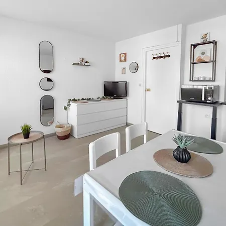 Confortable Avec Climatisation Au Cap D'agde Avec Port, Plages Et Nature Accessible A Pied Lägenhet *